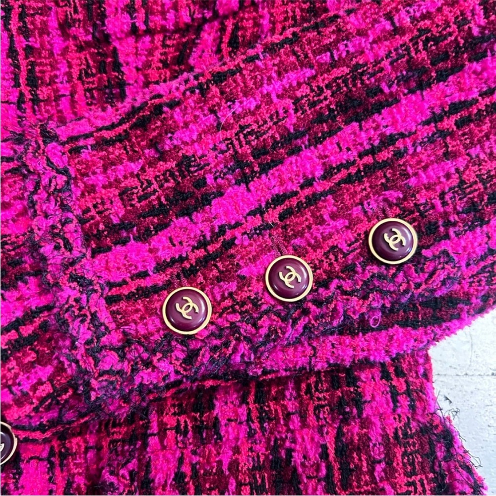 Chanel 1995 Tweed Jacket - Picture 13 of 15